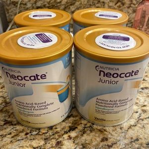Neocate Jr Vanilla  formula 4 new unopened cans expires 8/2022